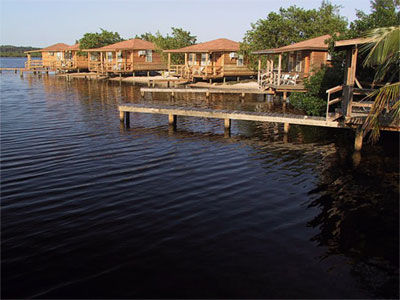 Laguna Beach Resort Утила Екстериор снимка